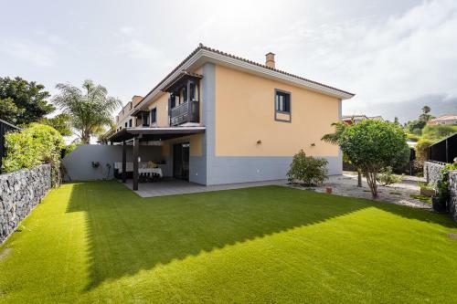Pretty Family House With Swimming Pool