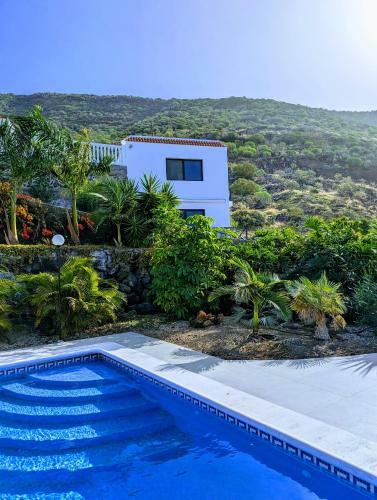 Cliff Haven Sea View Apartment - Adults Only