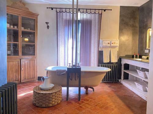 Villa Huge Charming Manor House. Waterfall & Volcanoes