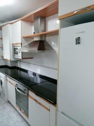 Apartamento Urbanizaci�n Privada. Piscinas. Tenis