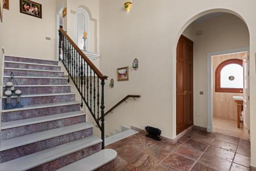 Villa Breathtaking Mansion With Pool - Ref 85