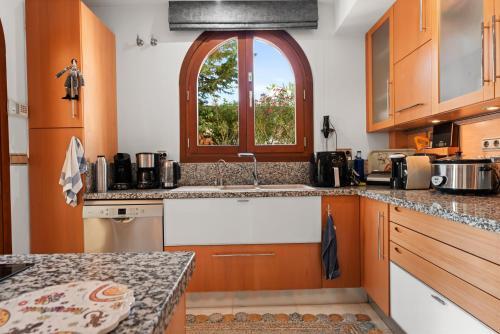 Villa Breathtaking Mansion With Pool - Ref 85