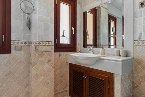 Villa Breathtaking Mansion With Pool - Ref 85