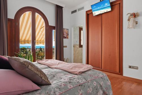 Villa Breathtaking Mansion With Pool - Ref 85