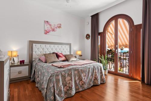 Villa Breathtaking Mansion With Pool - Ref 85