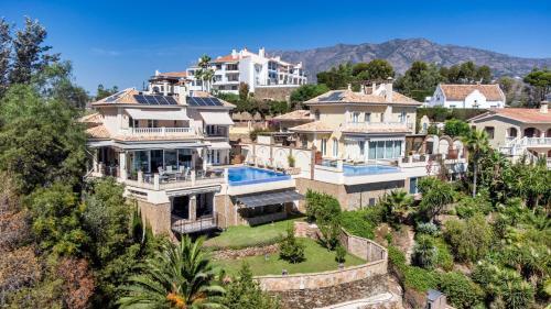 Villa Breathtaking Mansion With Pool - Ref 85