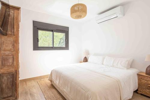 Brand New Villa With Pool For 8 People
