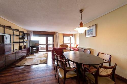 Apartamento A 10 Mn De Playas, Avenida Principal De Santander
