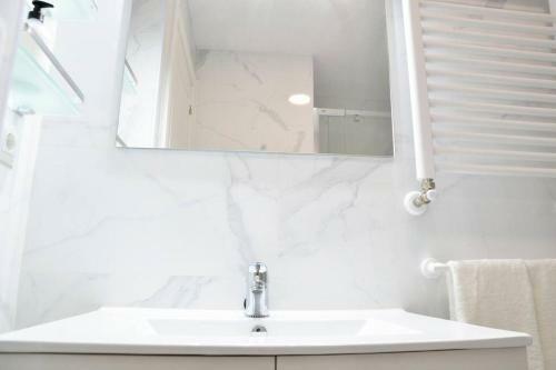 Nuevo Apartamento de 3 Dormitorios En Calle Alta