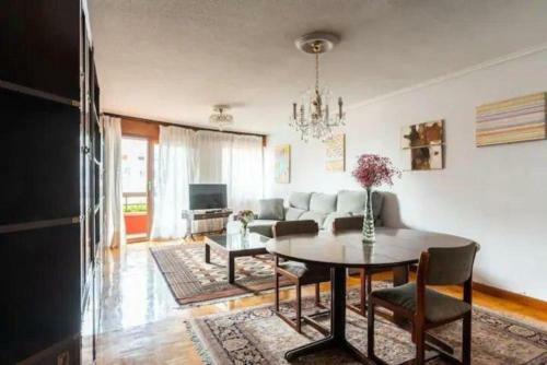 Apartamento Luminoso Piso Grande Con Garaje En El Centro.