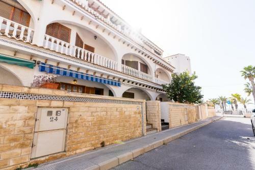 Rentafive Parking Frente A La Playa Tamarit
