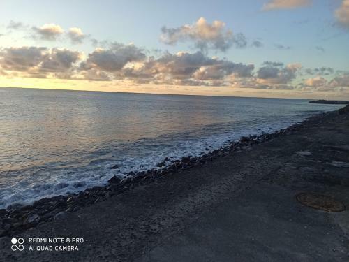 Junto Al Mar