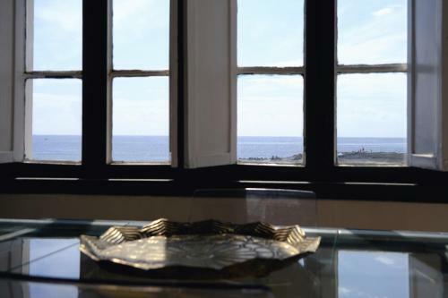 Rooftop Dreamhouse - 3br With Seaviews