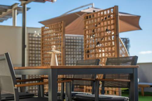 Apartamento Con Espaciosa Terraza Y Vistas Al Mar