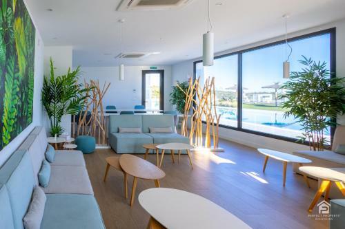 Luxury Apartment With Sea And Golf View