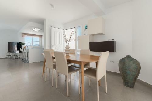 Chalet Con Piscina En Tabaiba By Alterhome