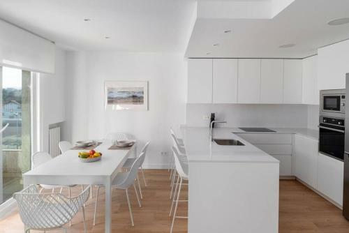 Bright Apartment With A/c, Parking Optional