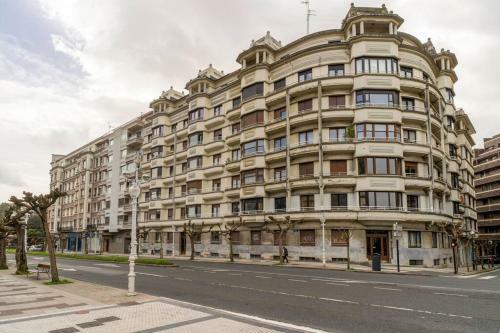 Bright Apartment With A/c, Parking Optional