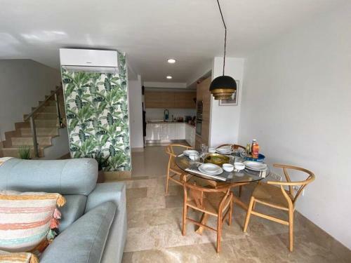 Amazing Luxury Seafront Villa Near Golf & Ocean