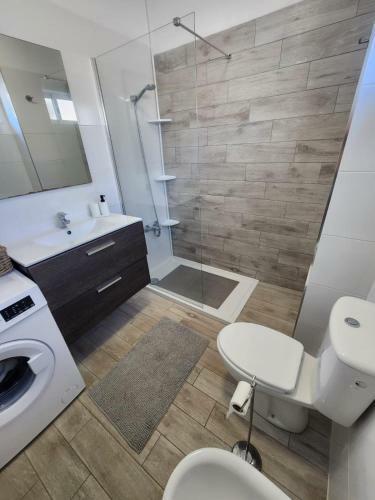 Golf & Ocean Breeze Apartment