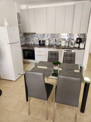 Golf & Ocean Breeze Apartment