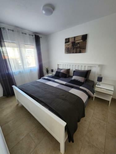 Golf & Ocean Breeze Apartment