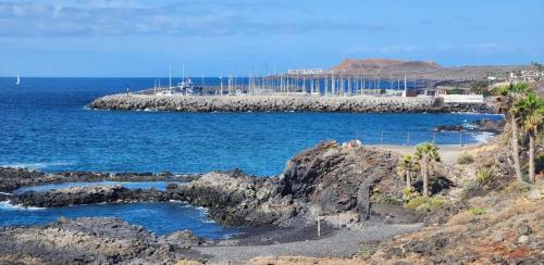 Golf & Ocean Breeze Apartment