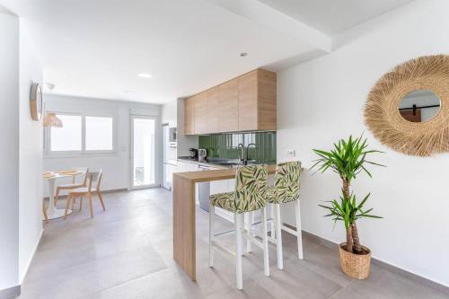 Apartment 50m From The Sea, Pool, Ac, Parking
