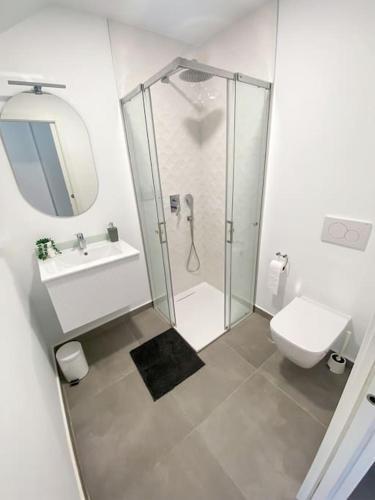 Apartment 50m From The Sea, Pool, Ac, Parking