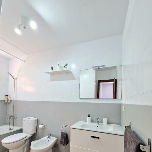 Spacious Chalet Next To The Sea - Airport