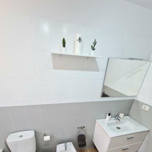 Spacious Chalet Next To The Sea - Airport