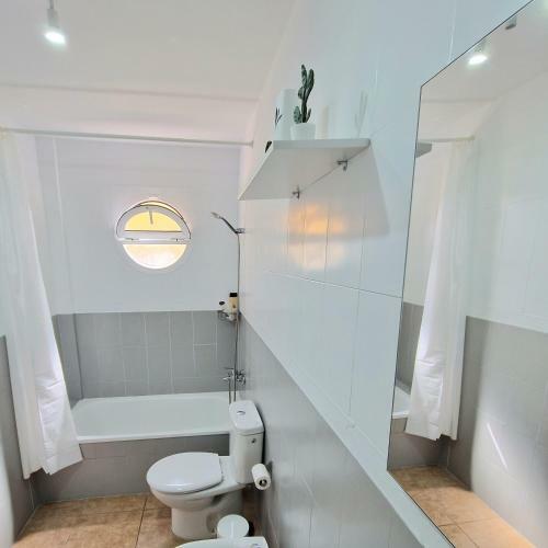 Spacious Chalet Next To The Sea - Airport