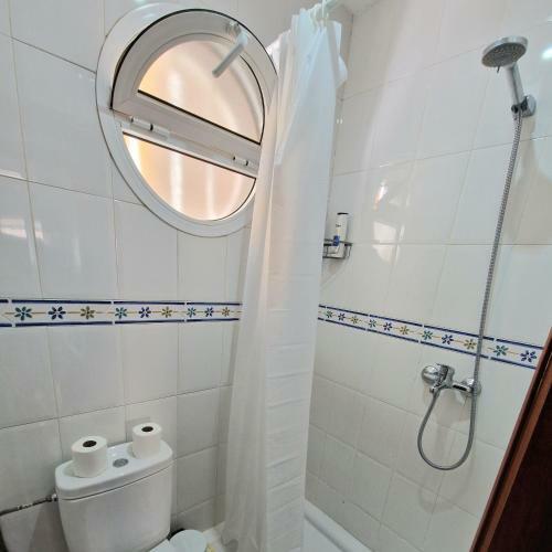 Spacious Chalet Next To The Sea - Airport