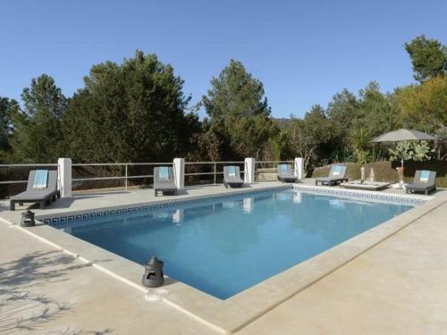 Villa With Pool And Sea Views