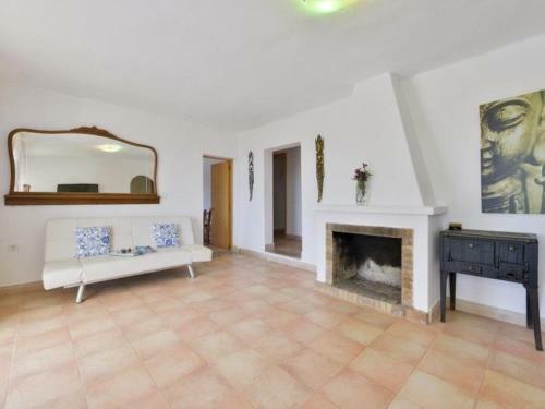 Villa With Pool And Sea Views