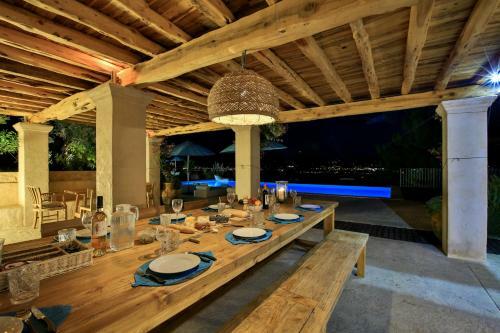 Villa Serras - San Antonio