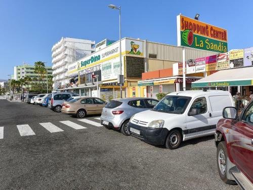 Centrally Located Bungalow With Communal Pool In Playa Del Ingles