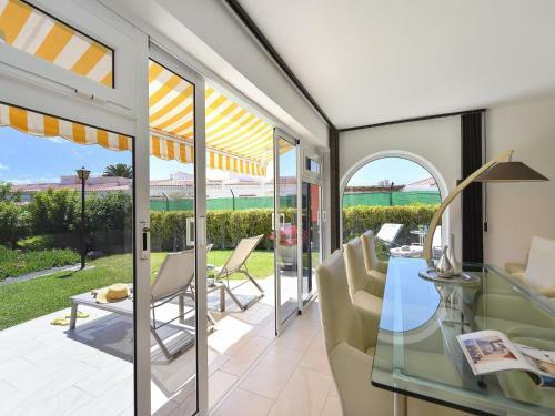 Centrally Located Bungalow With Communal Pool In Playa Del Ingles