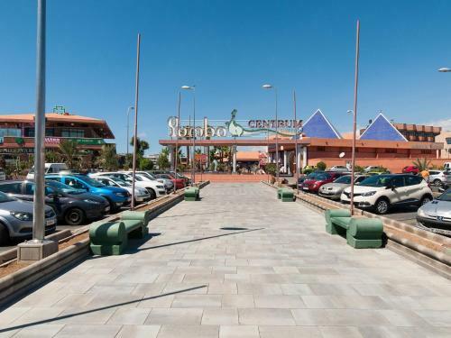 Centrally Located Bungalow With Communal Pool In Playa Del Ingles