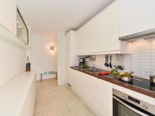 Centrally Located Bungalow With Communal Pool In Playa Del Ingles