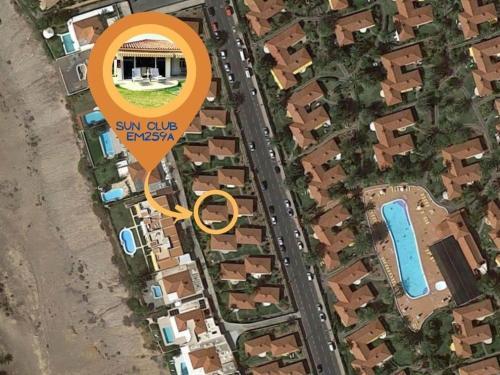 Centrally Located Bungalow With Communal Pool In Playa Del Ingles