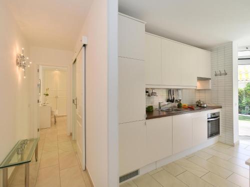 Centrally Located Bungalow With Communal Pool In Playa Del Ingles
