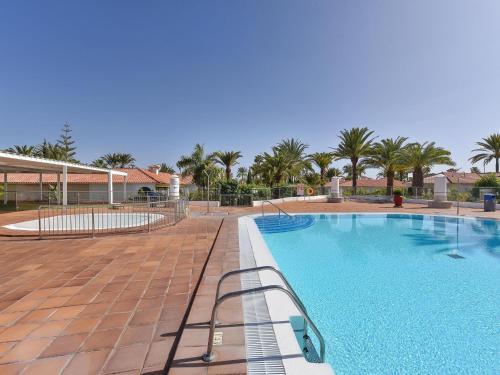 Centrally Located Bungalow With Communal Pool In Playa Del Ingles