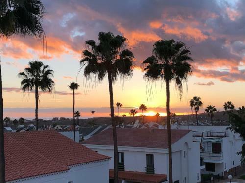 Large Detached Villa With Private Enclosed Pool