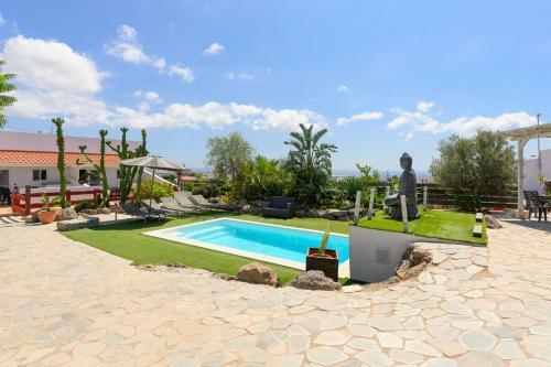 7 Moons C Peace And Pool