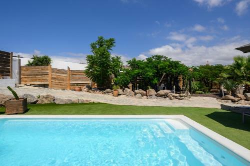7 Moons C Peace And Pool