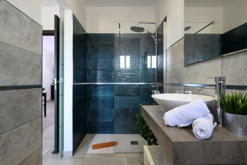 7 Moons C Peace And Pool