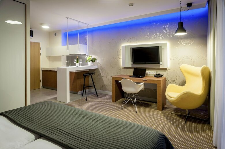Hotel Invite