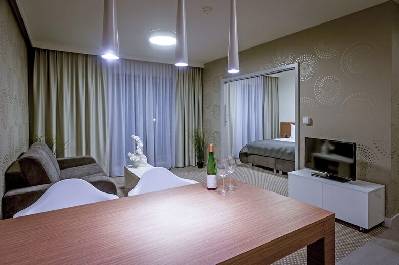 Hotel Invite