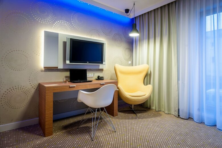 Hotel Invite